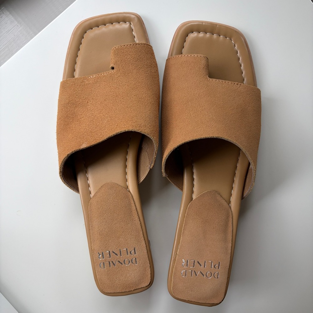 Donald Pliner Cascade Suede Sandal Camel Tan Toe Loop Block Heel Womens 7.5M - Picture 2 of 9